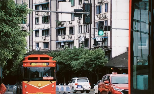 歐國立：怎樣改進城市常規(guī)公交服務(wù)，提升乘客出行體驗？(圖1)