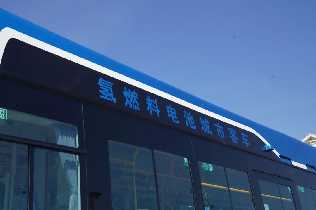 金旅百輛氫燃料電池公交車陸續(xù)交付，助力淄博公交打造“氫能時代”(圖2)