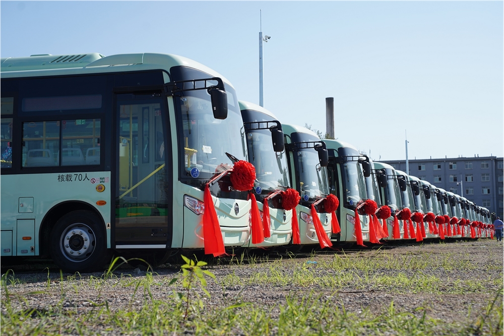 福田歐輝80臺純電城市客車交付，打造綠色出行新未來(圖2)