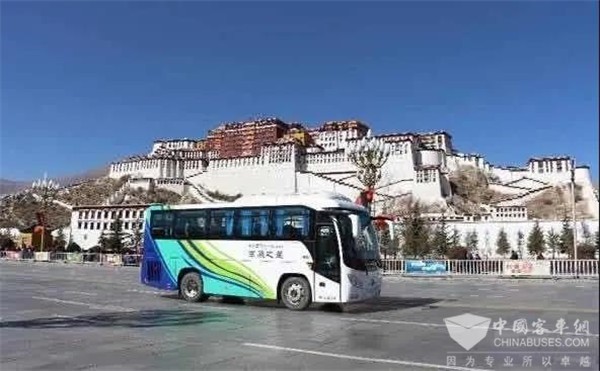 首批國六客車交付！福田歐輝客車助力拉薩綠色交通品質(zhì)升級(圖2)